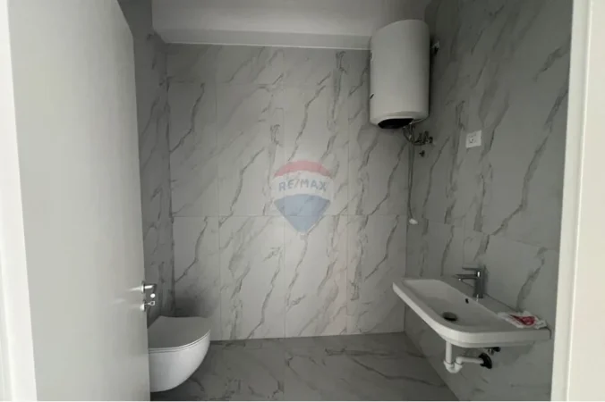 Tirane, jepet me qera dyqan , 385 m² 2.500 € 