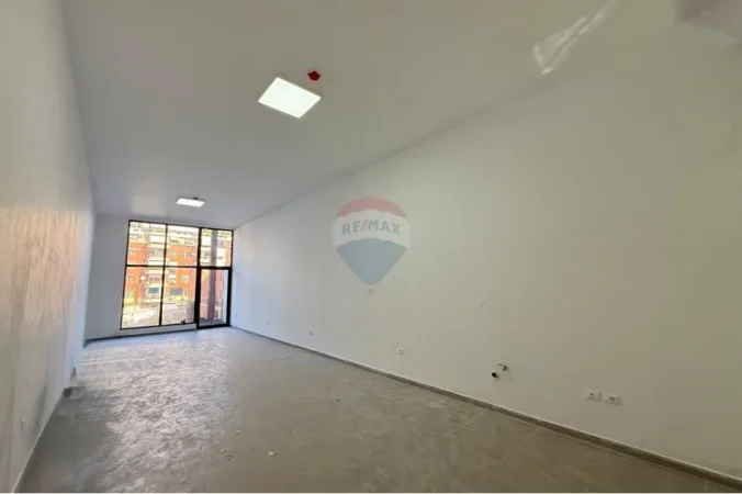 Tirane, jepet me qera zyre , 91 m² 1.200 € 