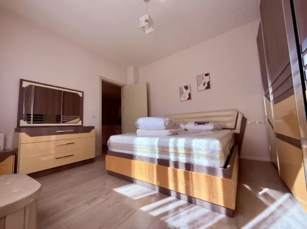 Tirane, jepet me qera apartament 1+1+Ballkon Kati 2, 60 m² 570 € (e mobiluar)