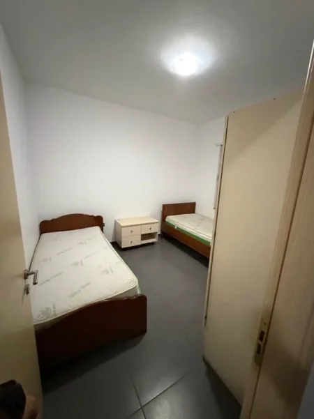 Tirane, jepet me qera apartament 2+1+Ballkon Kati 6, 85 m² 550 € (e mobiluar)