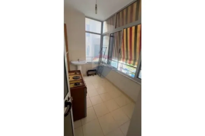 Tirane, jepet me qera apartament , 70 m² 600 € 
