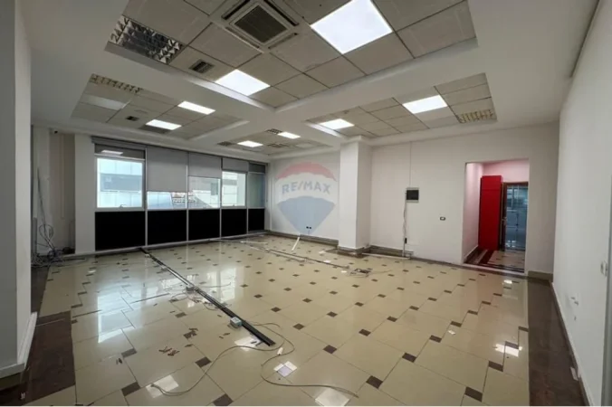 Tirane, jepet me qera apartament , 105 m² 851 € 