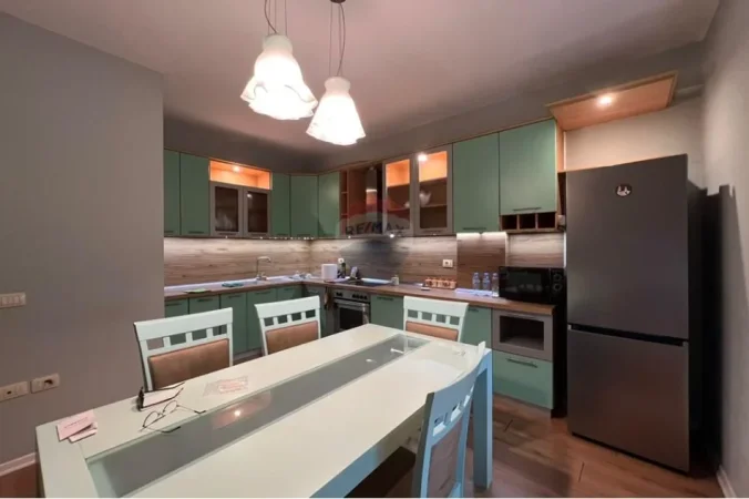 Tirane, jepet me qera apartament , 90 m² 701 € 