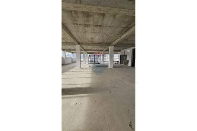 Tirane, jepet me qera apartament , 2.981 m² 3.500 € (Pezë, Tiranë)
