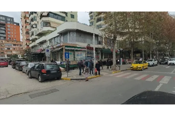 Tirane, jepet me qera zyre , 50 m² 800 € (Ish Ekspozita)