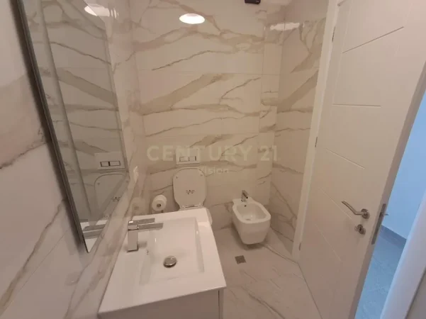 Shkoder, jepet me qera apartament 2+1 Kati 3, 100 m² 500 € (arra e madhe)