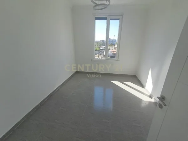 Shkoder, jepet me qera apartament 2+1 Kati 3, 100 m² 500 € (arra e madhe)