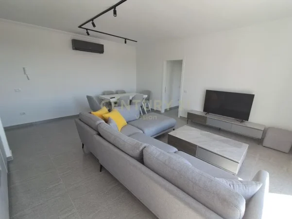 Shkoder, jepet me qera apartament 2+1 Kati 3, 100 m² 500 € (arra e madhe)