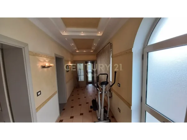 Shkoder, jepet me qera apartament Dublex Kati 1, 200 m² 500 € (arra e madhe)