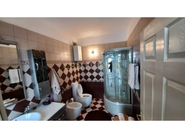 Shkoder, jepet me qera apartament Dublex Kati 1, 200 m² 500 € (arra e madhe)