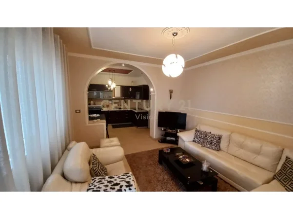 Shkoder, jepet me qera apartament Dublex Kati 1, 200 m² 500 € (arra e madhe)