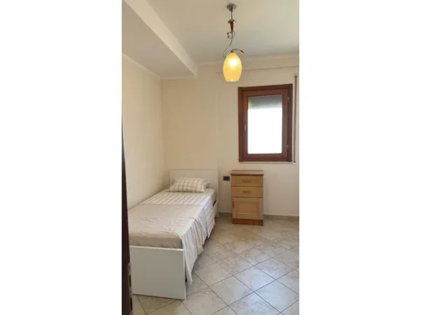 Shkoder, jepet me qera apartament 3+1 Kati 6, 120 m² 700 € (pedonale)