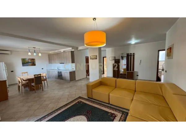 Shkoder, jepet me qera apartament 3+1 Kati 6, 120 m² 700 € (pedonale)