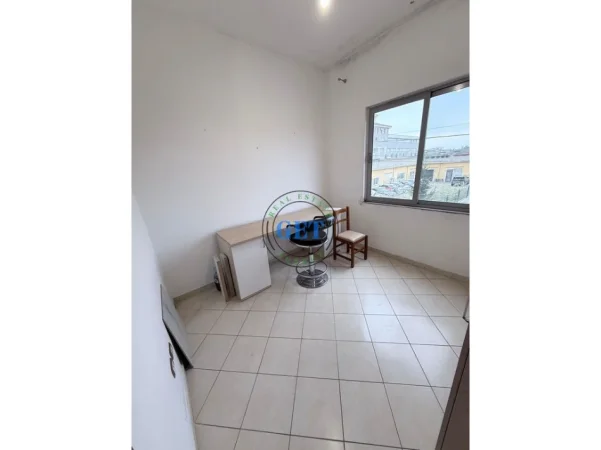 Durres, jepet me qera apartament 3+1 Kati 2, 100 m² 350 € 