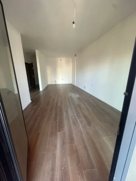 Tirane, jepet me qera zyre Kati 4, 80 m² 850€