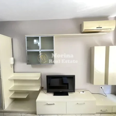 Tirane, jepet me qera apartament 1+1 Kati 3, 60 m² 500 € (Xhamlliku)