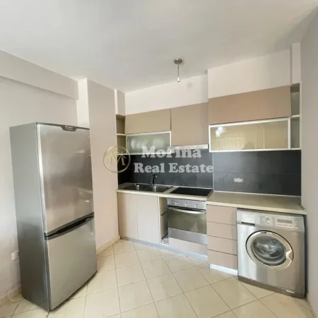 Tirane, jepet me qera apartament 1+1 Kati 3, 60 m² 500 € (Xhamlliku)
