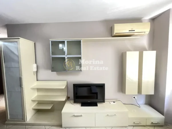 Tirane, jepet me qera apartament 1+1 Kati 3, 60 m² 500 € (Xhamlliku)