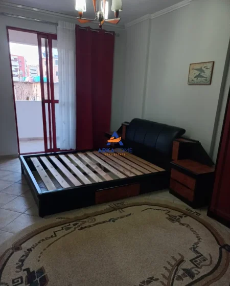 Tirane, jepet me qera apartament 1+1+Ballkon Kati 4, 71 m² 523 € 