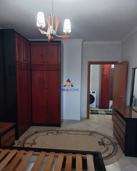 Tirane, jepet me qera apartament 1+1+Ballkon Kati 4, 71 m² 523 € 