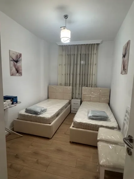 Tirane, jepet me qera apartament 2+1 Kati 2, 90 m² 900 € 