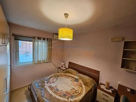 Tirane, jepet me qera apartament 2+1+Ballkon Kati 2, 66 m² 600 € 
