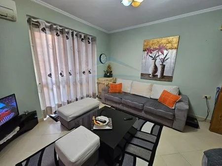 Tirane, jepet me qera apartament 2+1+Ballkon Kati 2, 66 m² 600 € 