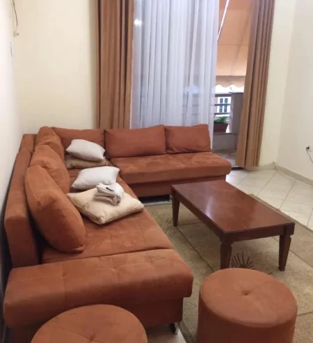Tirane, jepet me qera apartament 3+1 Kati 5, 120 m² 750 € (Don Bosko)