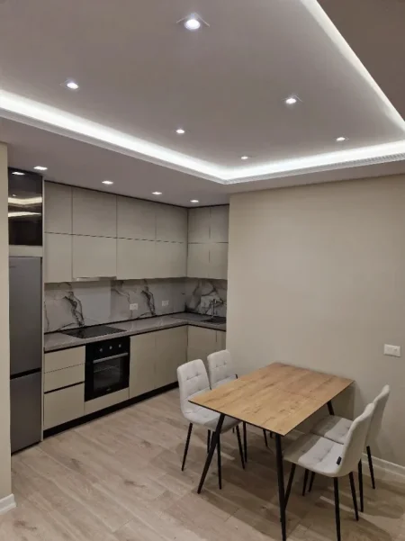 Tirane, jepet me qera apartament 2+1 Kati 5, 95 m² 500 € (Yzberisht)