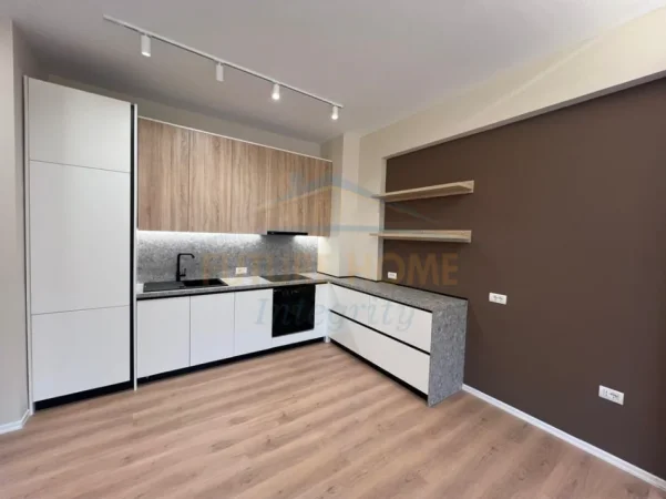 Tirane, jepet me qera apartament 1+1+Ballkon per banim dhe zyra, 64 m² 500 € (Brryli, Rruga Sitki Cico)