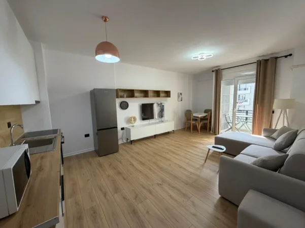 Tirane, jepet me qera apartament 2+1 ,