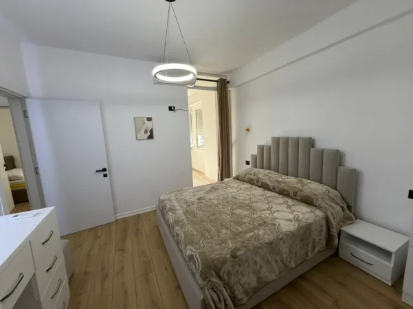 Tirane, jepet me qera apartament 2+1 ,