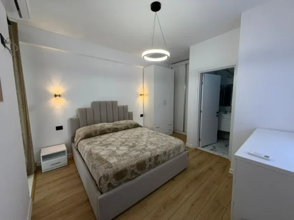 Tirane, jepet me qera apartament 2+1 ,
