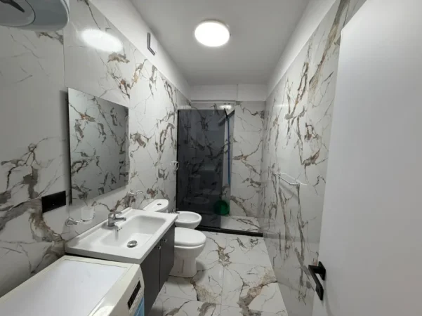 Tirane, jepet me qera apartament 2+1 ,