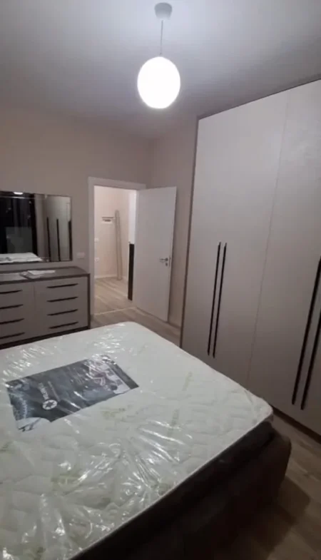 Tirane, jepet me qera apartament 1+1 Kati 2, 68 m² 450 € (Yzberisht)