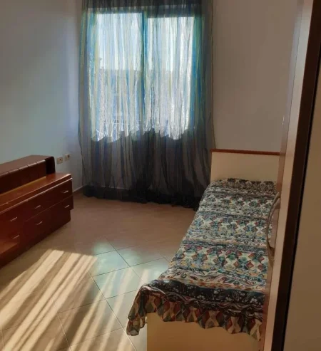 Tirane, jepet me qera apartament 2+1 Kati 5, 80 m² 400 € (Fresku)