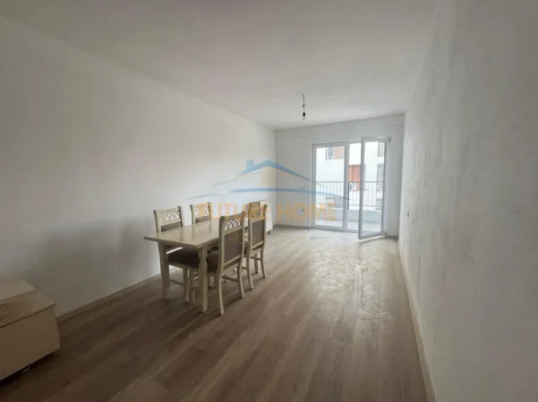 Tirane, jepet me qera apartament 1+1 Kati 3, 72 m² 350 € (KOMBINAT)