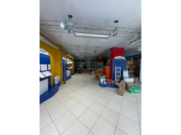 Tirane, jepet me qera ambjent biznesi , 138 m² 2.700 € (BULEVARDI ZHAN DARK)