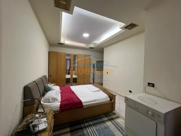 Tirane, jepet me qera 2+1 Kati 7, 125 m² 700 € (ZOGU I ZI)