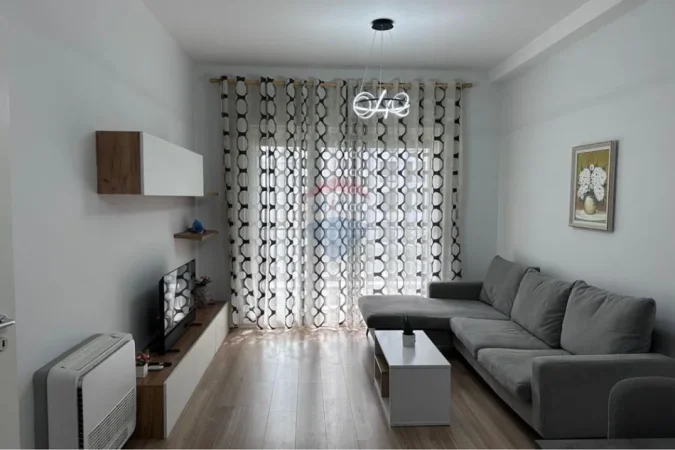 Tirane, jepet me qera apartament 2+1 , 90 m² 650 € (Kompleksi Kontakt)