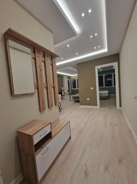 Tirane, jepet me qera apartament 2+1 Kati 5, 95 m² 500 € (YZBERISHT)