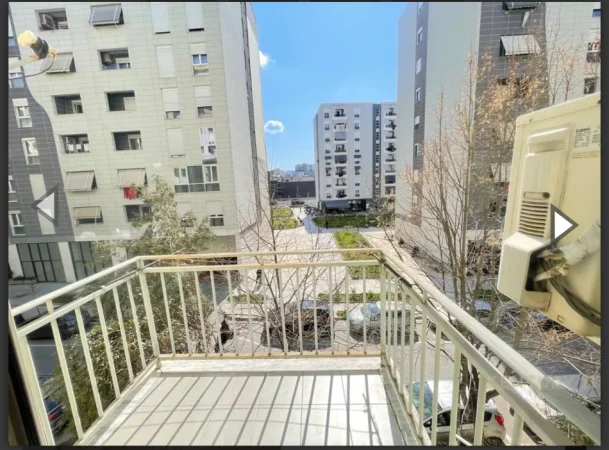 Tirane, jepet me qera apartament 1+1+Ballkon Kati 3, 50 m² 550 € 