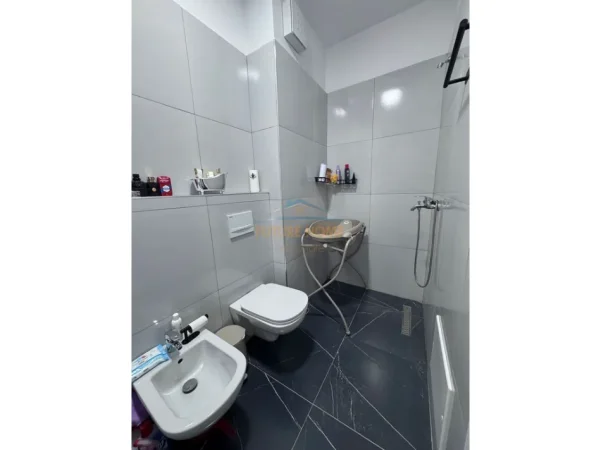 Shqiperi, jepet me qera apartament 1+1 Kati 5, 70 m² 400 € (Paskuqan)