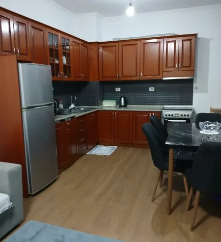 Tirane, jepet me qera apartament 2+1 Kati 1, 85 m² 420 € (Fresku)