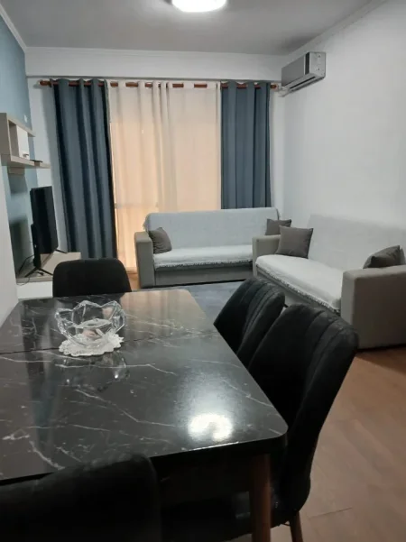 Tirane, jepet me qera apartament 2+1 Kati 1, 85 m² 420 € (Fresku)