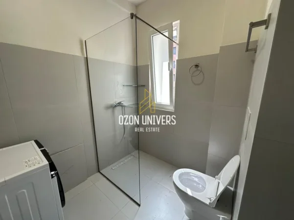 Tirane, jepet me qera apartament 1+1+Ballkon Kati 2, 65 m² 550 € (River Residence, Astir)