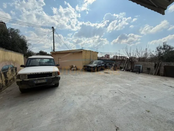 Tirane, jepet me qera magazine , 103 m² 800 € (Fresku)