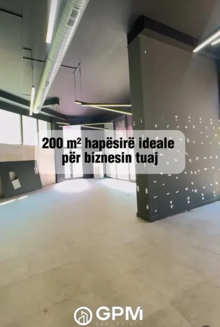 Tirane, jepet me qera ambjent biznesi Kati 0, 200 m² 3.000 €