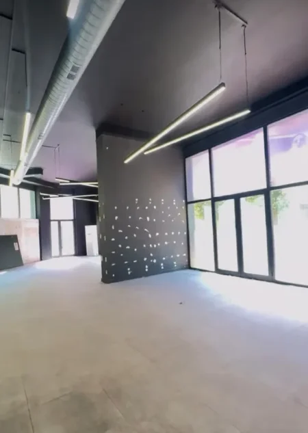 Tirane, jepet me qera ambjent biznesi Kati 0, 200 m² 3.000 €