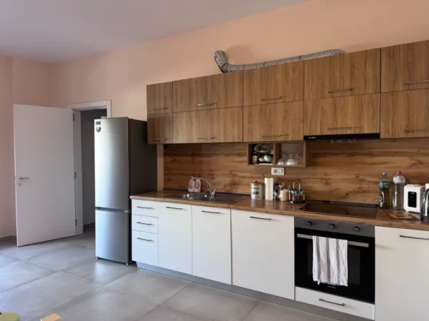 Tirane, jepet me qera apartament 1+1+Aneks+Ballkon Kati 5, 85 m² 400 € (paskuqan)